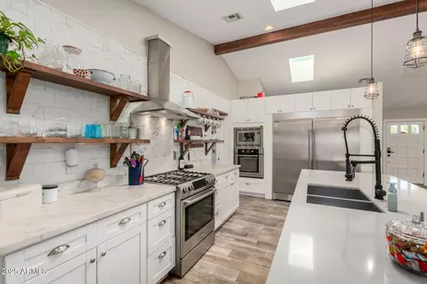 Kitchen - 3439 N 45th Pl, Phoenix, AZ 85018 photo 3 of 5