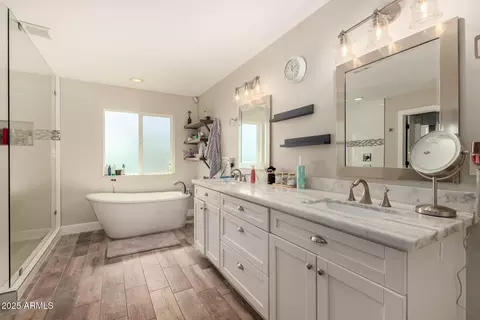 Bath - 3439 N 45th Pl, Phoenix, AZ 85018 photo 2 of 7