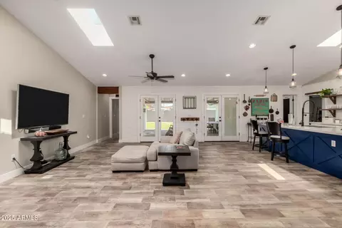 Living - 3439 N 45th Pl, Phoenix, AZ 85018 photo 1 of 1