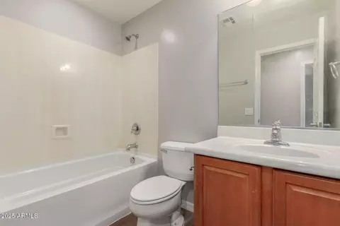 Bath - 3969 E Cat Balue Dr, Phoenix, AZ 85050 photo 3 of 3