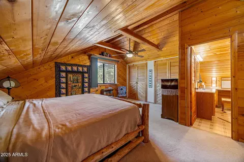 Bedroom - 2240 Roundabout Way, Overgaard, AZ 85933 photo 4 of 5