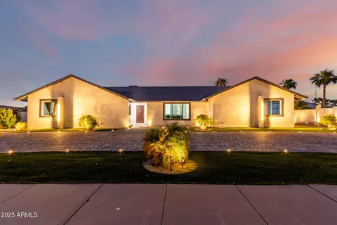 5922 W Michelle Dr, Glendale, AZ 85308