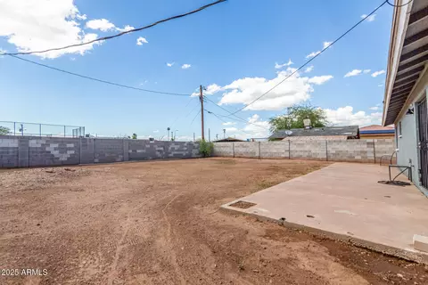 Exterior - 4228 S 19th Pl, Phoenix, AZ 85040 photo 3 of 4