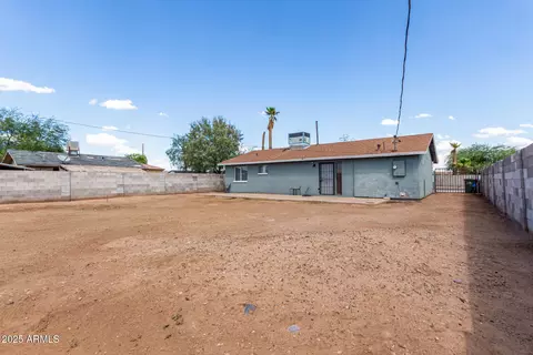 Exterior - 4228 S 19th Pl, Phoenix, AZ 85040 photo 2 of 4