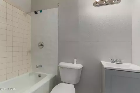 Bath - 4228 S 19th Pl, Phoenix, AZ 85040 photo 2 of 2