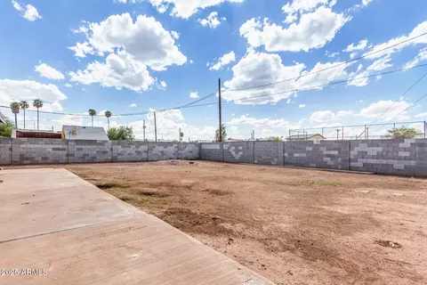 Exterior - 4228 S 19th Pl, Phoenix, AZ 85040 photo 4 of 4