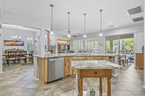 Kitchen - 4644 E Sourwood Dr, Gilbert, AZ 85298 photo 5 of 7