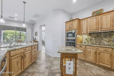 Kitchen - 4644 E Sourwood Dr, Gilbert, AZ 85298 photo 6 of 7