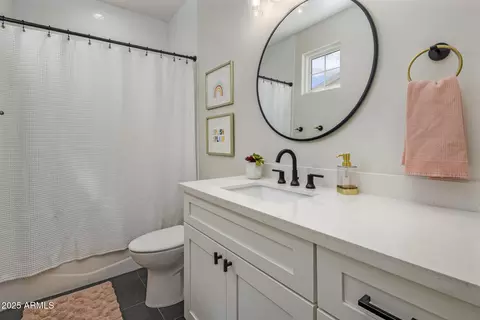 Bath - 4119 E Pinchot Ave, Phoenix, AZ 85018 photo 5 of 9