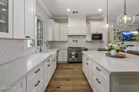 Kitchen - 4119 E Pinchot Ave, Phoenix, AZ 85018 photo 3 of 7