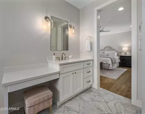 Bath - 4119 E Pinchot Ave, Phoenix, AZ 85018 photo 2 of 9