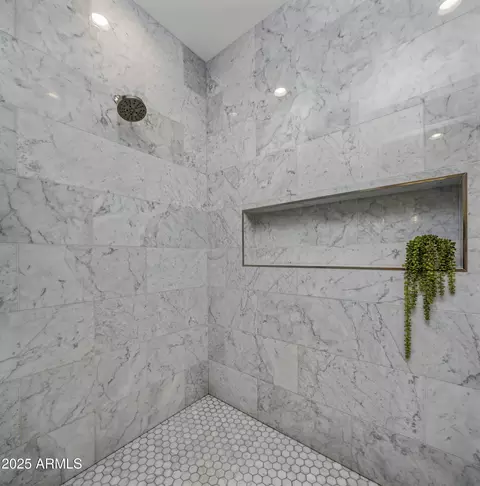 Bath - 4119 E Pinchot Ave, Phoenix, AZ 85018 photo 3 of 9