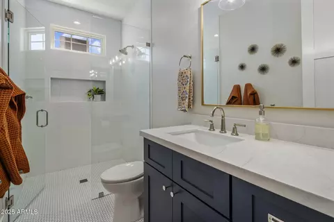 Bath - 4119 E Pinchot Ave, Phoenix, AZ 85018 photo 6 of 9