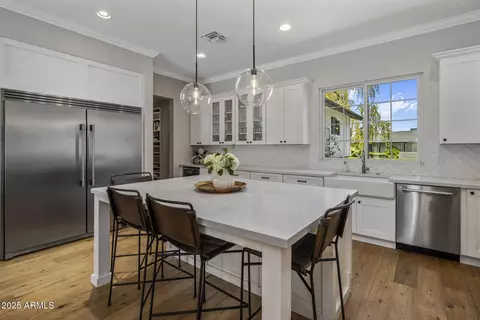 Kitchen - 4119 E Pinchot Ave, Phoenix, AZ 85018 photo 1 of 7
