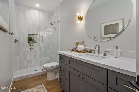 Bath - 4119 E Pinchot Ave, Phoenix, AZ 85018 photo 8 of 9