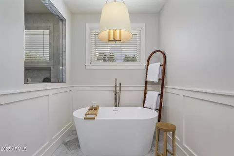 Bath - 4119 E Pinchot Ave, Phoenix, AZ 85018 photo 4 of 9