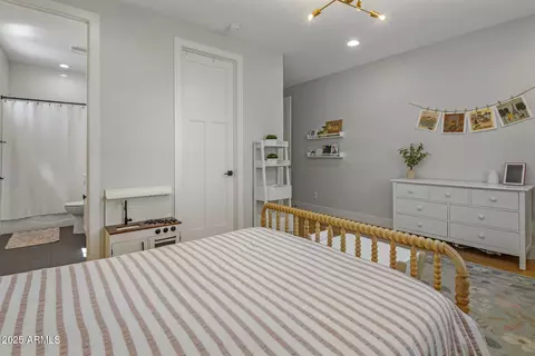 Bedroom - 4119 E Pinchot Ave, Phoenix, AZ 85018 photo 5 of 9
