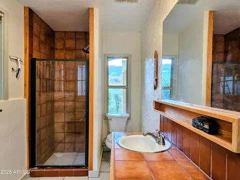 Bath - 828 Sims Rd, Bisbee, AZ 85603 photo 3 of 3