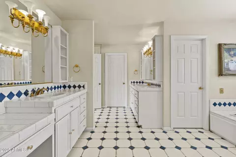 Bath - 6234 N 4th Dr, Phoenix, AZ 85013 photo 4 of 11