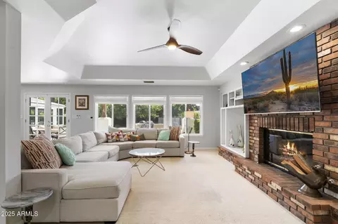 Living - 6234 N 4th Dr, Phoenix, AZ 85013 photo 3 of 4