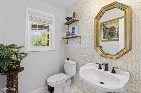 Bath - 6234 N 4th Dr, Phoenix, AZ 85013 photo 1 of 11