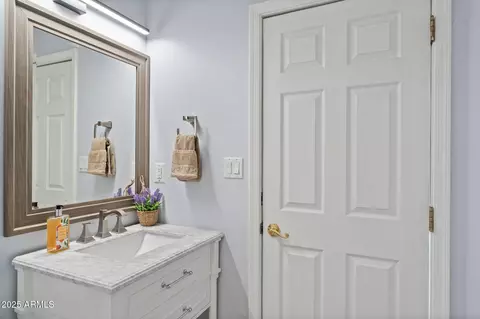 Bath - 6234 N 4th Dr, Phoenix, AZ 85013 photo 3 of 11