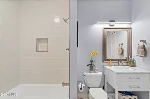 Bath - 6234 N 4th Dr, Phoenix, AZ 85013 photo 2 of 11