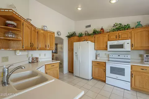 Kitchen - 7925 E Monte Ave, Mesa, AZ 85209 photo 3 of 4