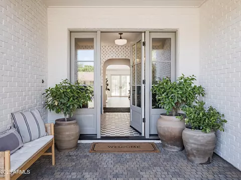 141 E Kaler Dr, Phoenix, AZ 85020 photo 2