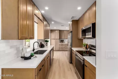 Kitchen - 7929 E Lakeview Ave, Mesa, AZ 85209 photo 1 of 4