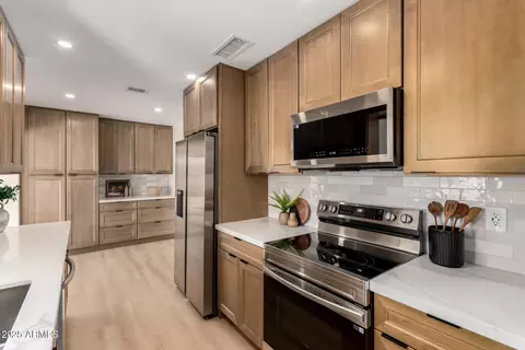 Kitchen - 7929 E Lakeview Ave, Mesa, AZ 85209 photo 2 of 4