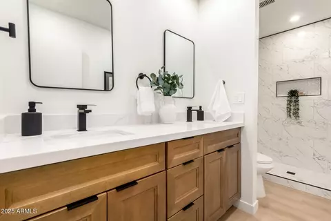Bath - 7929 E Lakeview Ave, Mesa, AZ 85209 photo 1 of 4