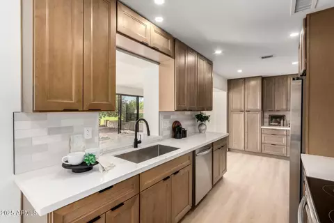Kitchen - 7929 E Lakeview Ave, Mesa, AZ 85209 photo 3 of 4