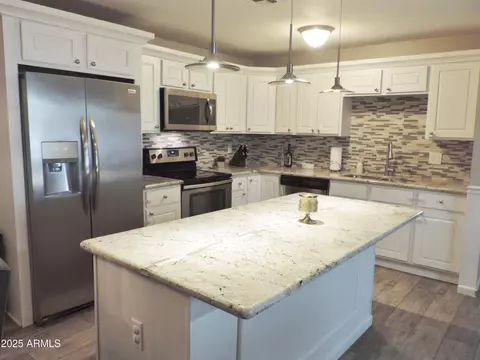 Kitchen - 764 N Thunderbird Dr, Apache Junction, AZ 85120 photo 6 of 8