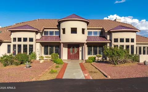 9295 S Bryerly Dr, Hereford, AZ 85615