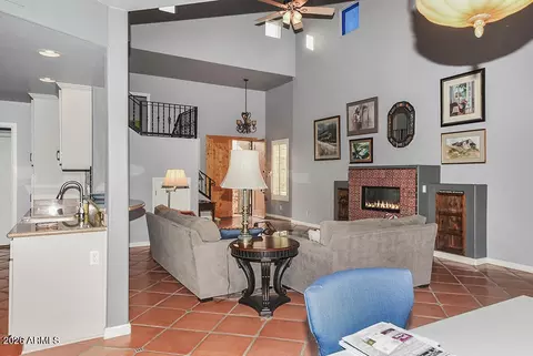 Living - 1232 E Lupine Ave, Phoenix, AZ 85020 photo 2 of 4