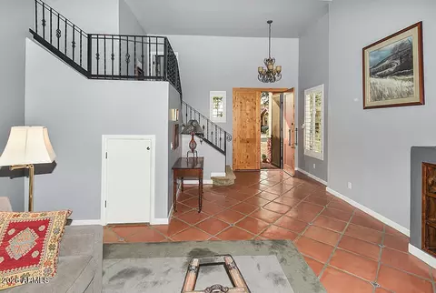 Entry Way - 1232 E Lupine Ave, Phoenix, AZ 85020 photo 2 of 3