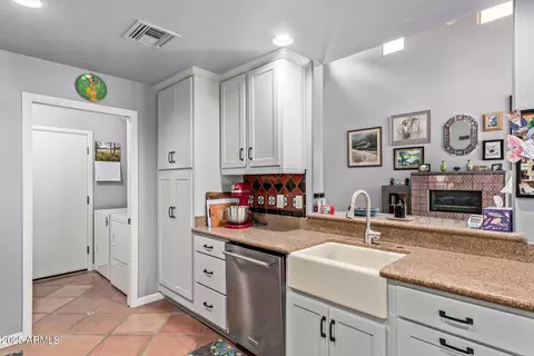 Kitchen - 1232 E Lupine Ave, Phoenix, AZ 85020 photo 3 of 3