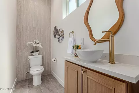 Bath - 1102 S 4th Ave, Phoenix, AZ 85003 photo 1 of 3