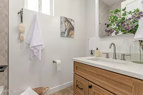 Bath - 1102 S 4th Ave, Phoenix, AZ 85003 photo 3 of 3