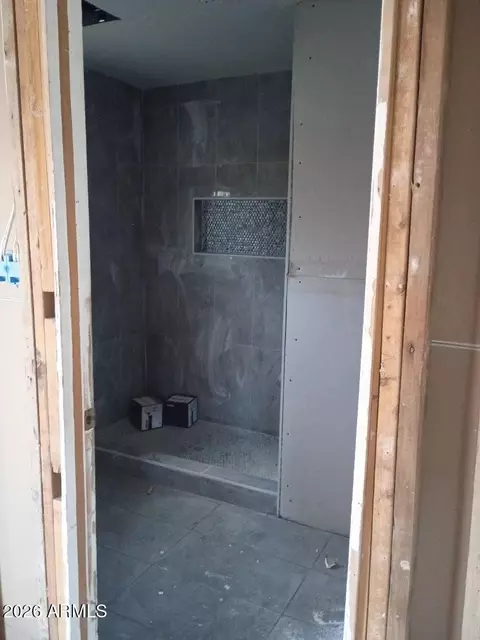 Bath - 1325 E Wier Ave, Phoenix, AZ 85040 photo 3 of 4