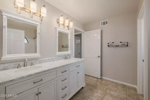 Bath - 16809 S 33rd Way, Phoenix, AZ 85048 photo 8 of 10
