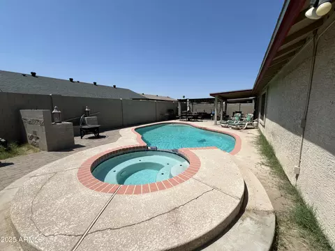 8007 W Tuckey Ln, Glendale, AZ 85303