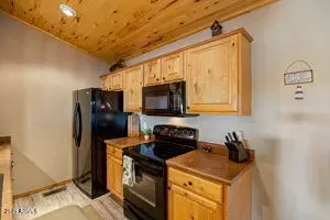 Kitchen - 2670 Lodge Loop, Overgaard, AZ 85933 photo 1 of 2