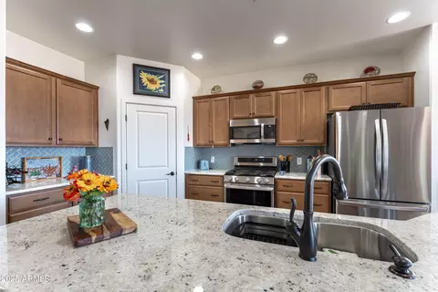 Kitchen - 6717 E Vaquero Cir, Hereford, AZ 85615 photo 4 of 5