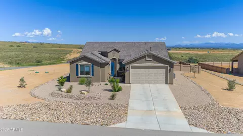 Exterior - 6717 E Vaquero Cir, Hereford, AZ 85615 photo 2 of 13