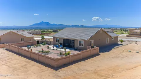 Exterior - 6717 E Vaquero Cir, Hereford, AZ 85615 photo 8 of 13