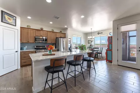 Kitchen - 6717 E Vaquero Cir, Hereford, AZ 85615 photo 2 of 5