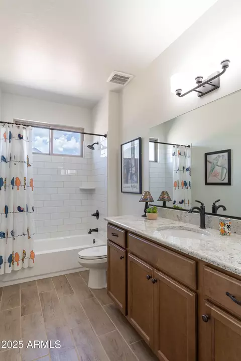 Bath - 6717 E Vaquero Cir, Hereford, AZ 85615 photo 1 of 2