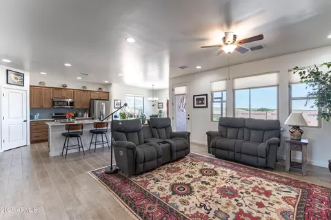 Living - 6717 E Vaquero Cir, Hereford, AZ 85615 photo 1 of 4
